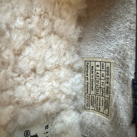 UGG Women's Black Loafers / Slippers  with Gold Studs - Picture 7 of 7